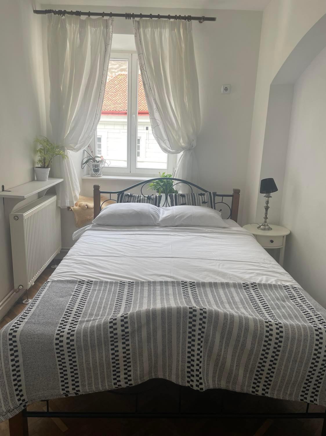 Valentina'S Apartment In City Center Braşov Esterno foto