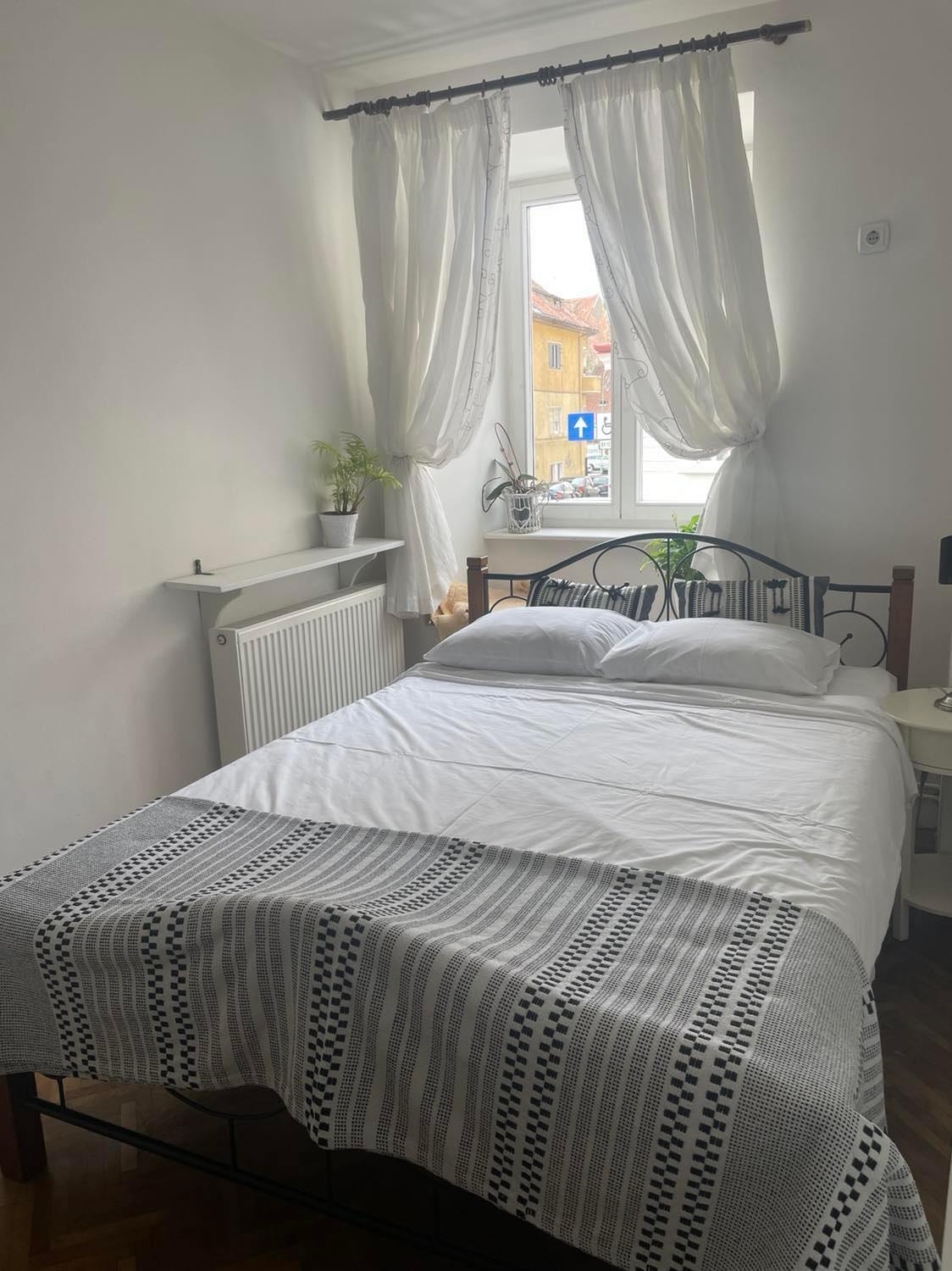 Valentina'S Apartment In City Center Braşov Esterno foto
