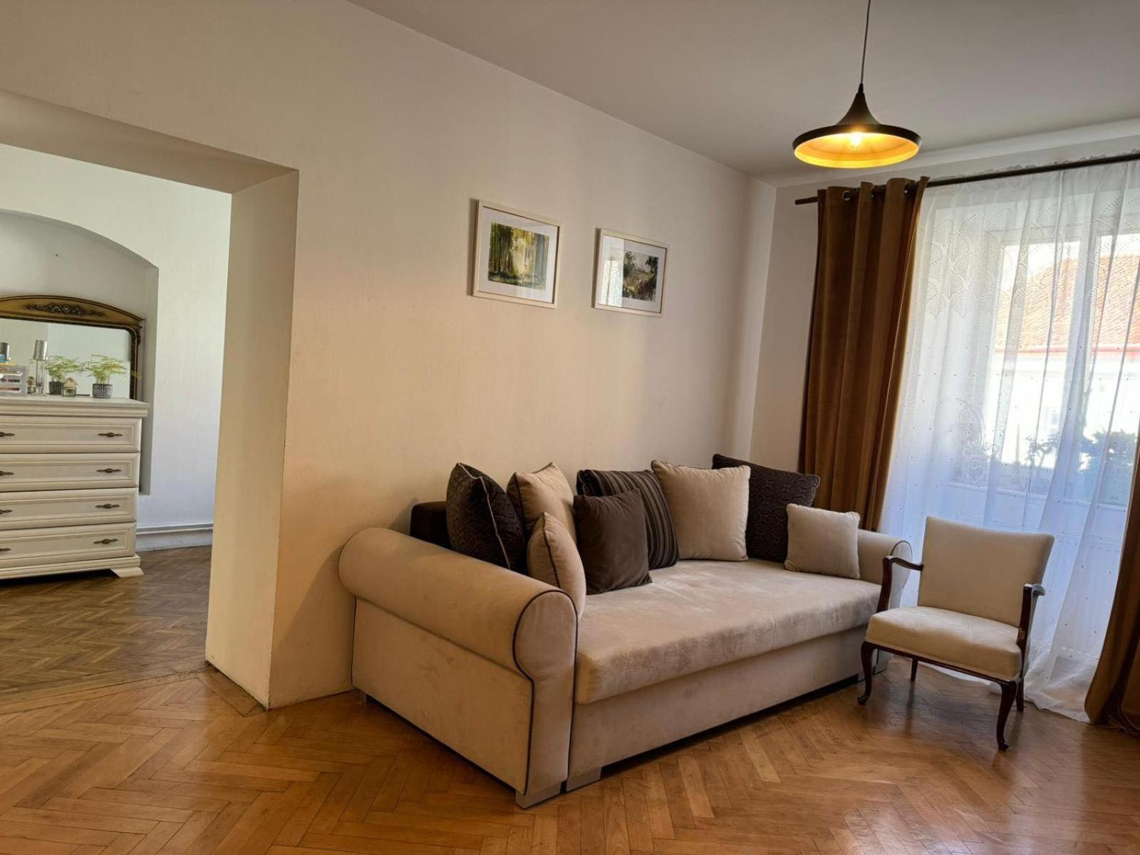 Valentina'S Apartment In City Center Braşov Esterno foto