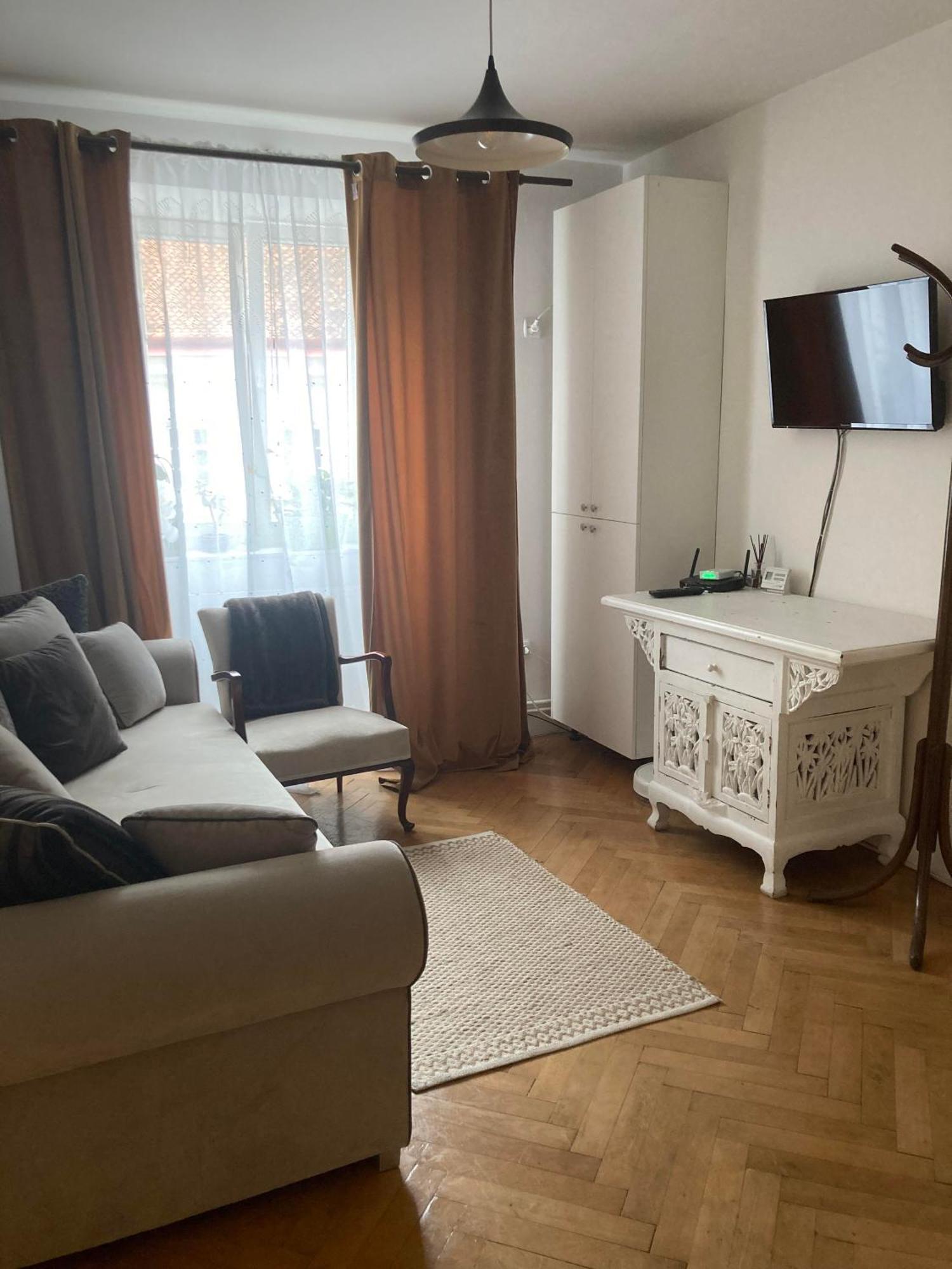 Valentina'S Apartment In City Center Braşov Esterno foto